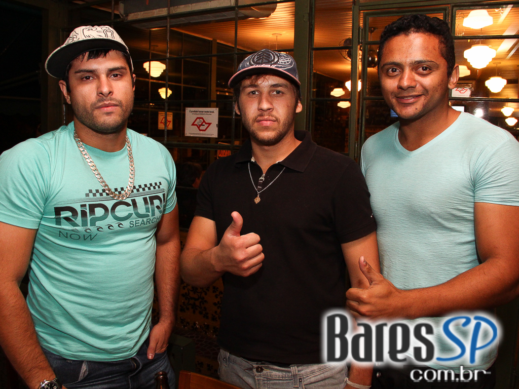 Quinta-Feira teve Happy Hour no Jacaré Grill, na Vila Madalena, com muitos grelhados e cerveja Quinta-Feira teve Happy Hour no Jacaré Grill, na Vila Madalena, com muitos grelhados e cerveja