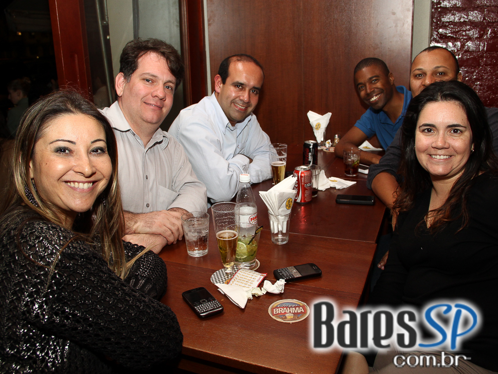 Todas as Quartas têm Happy Hour na Vila Mariana, no Veloso Bar, com muitas opções em Caipirinhas Todas as Quartas têm Happy Hour na Vila Mariana, no Veloso Bar, com muitas opções em Caipirinhas