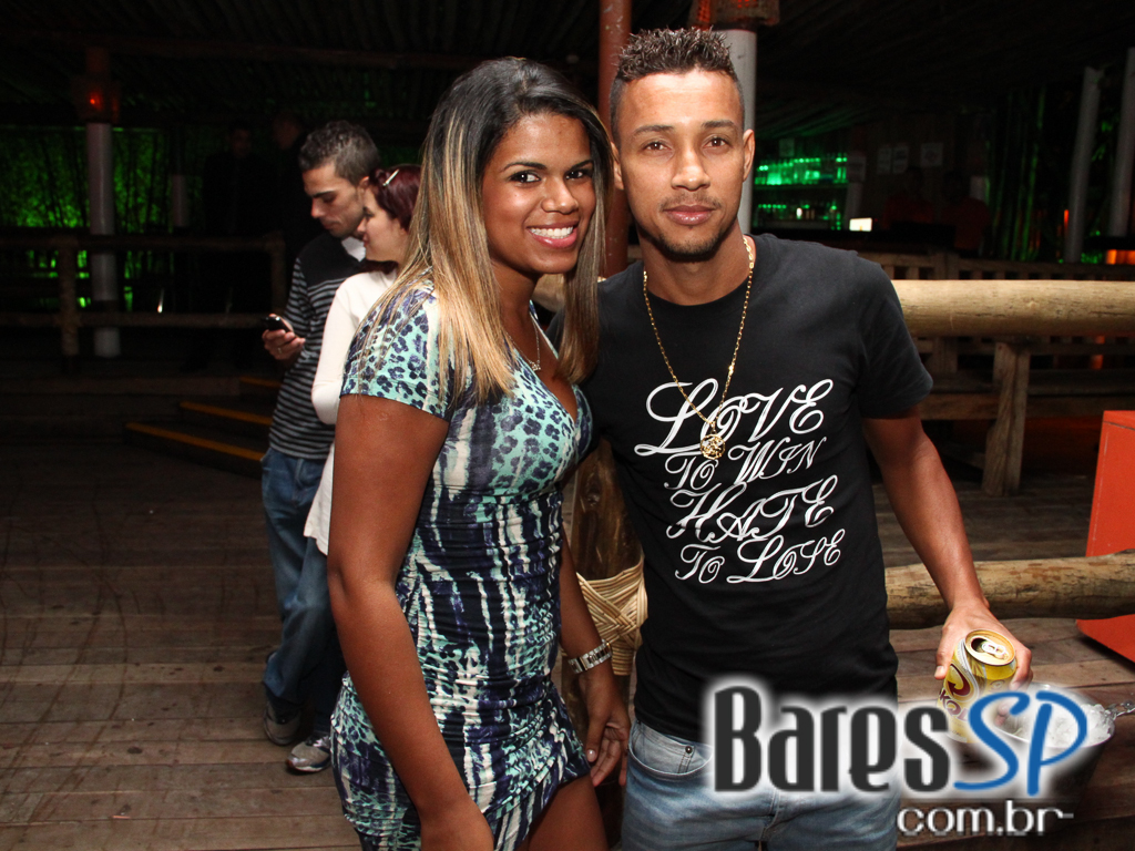 Cantor Rodriguinho se apresentou na sexta-feira no Santa Aldeia Cantor Rodriguinho se apresentou na sexta-feira no Santa Aldeia