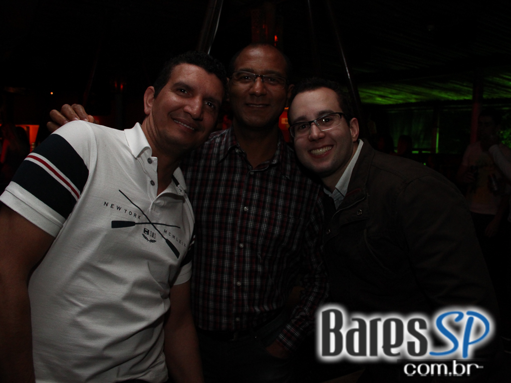 Cantor Rodriguinho se apresentou na sexta-feira no Santa Aldeia Cantor Rodriguinho se apresentou na sexta-feira no Santa Aldeia