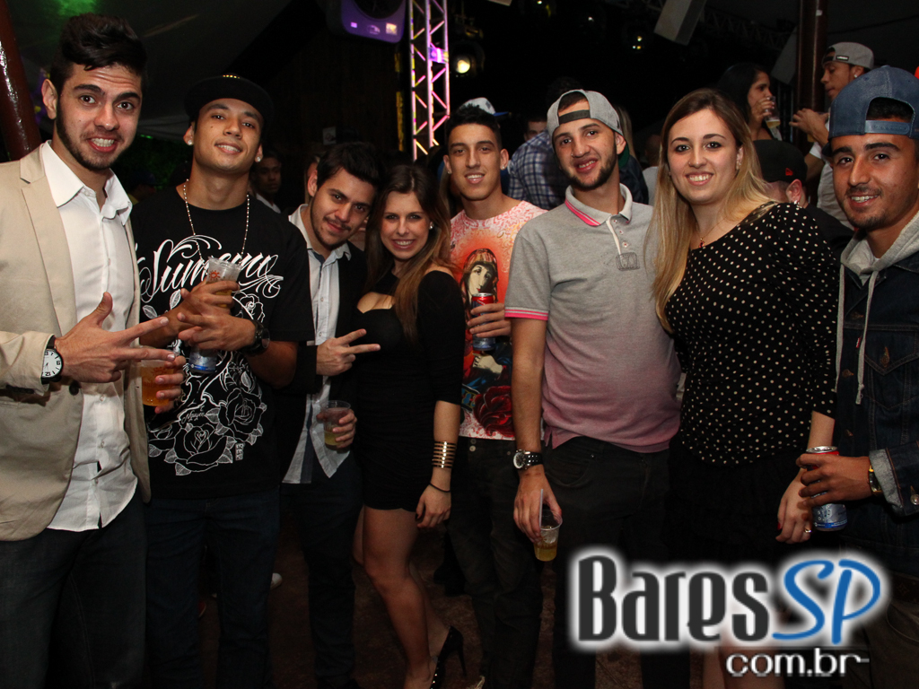 Cantor Rodriguinho se apresentou na sexta-feira no Santa Aldeia Cantor Rodriguinho se apresentou na sexta-feira no Santa Aldeia