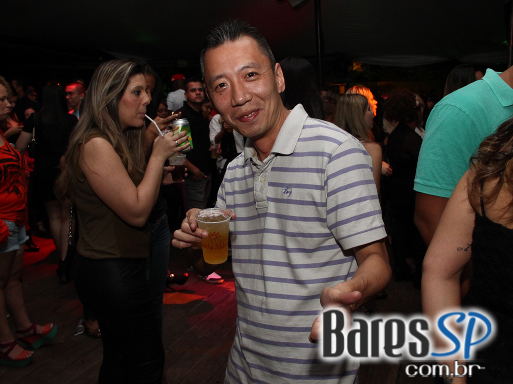 Cantor Rodriguinho se apresentou na sexta-feira no Santa Aldeia Cantor Rodriguinho se apresentou na sexta-feira no Santa Aldeia