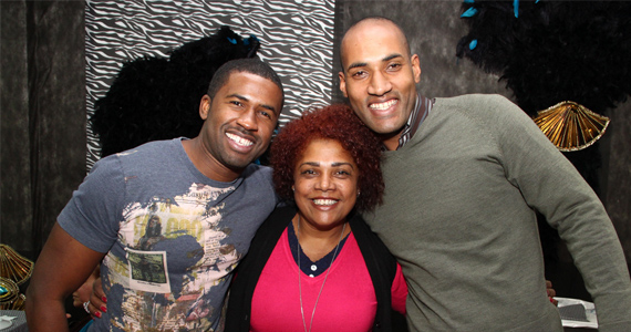 Feijoada na Vai-Vai teve a presença do cantor e compositor Caríca