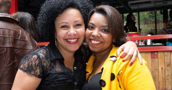 Feijoada e samba na tarde de sábado no Favela da Vila