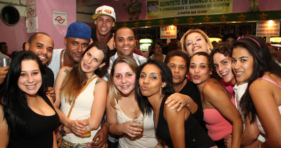 Bar Mangueira recebeu grupos Redenção e Samba Puro que animou o sábado 