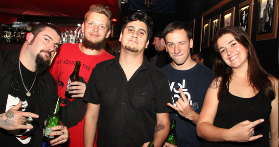 Sky Music Bar recebeu a banda Karas e Koroas e banda Estragha na sexta-feira