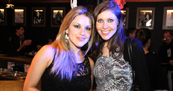 Bandas Sim Senhora e Time Zone embalaram a sexta-feira no Sky Music Bar