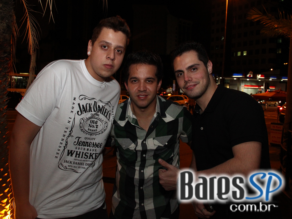 Sertanejo Universitário e samba agitaram a noite de sexta-feira no Bar Fidelis Sertanejo Universitário e samba agitaram a noite de sexta-feira no Bar Fidelis