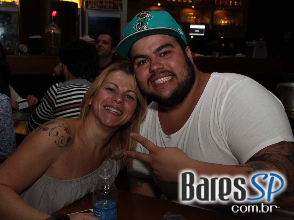 Sertanejo Universitário e samba agitaram a noite de sexta-feira no Bar Fidelis Sertanejo Universitário e samba agitaram a noite de sexta-feira no Bar Fidelis