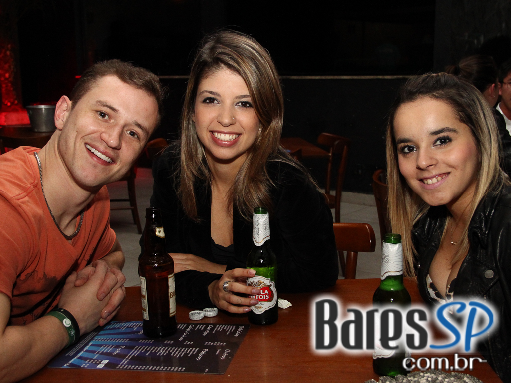 Sertanejo Universitário e samba agitaram a noite de sexta-feira no Bar Fidelis Sertanejo Universitário e samba agitaram a noite de sexta-feira no Bar Fidelis