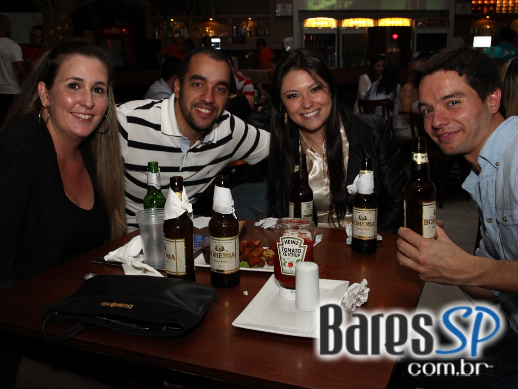 Sertanejo Universitário e samba agitaram a noite de sexta-feira no Bar Fidelis Sertanejo Universitário e samba agitaram a noite de sexta-feira no Bar Fidelis