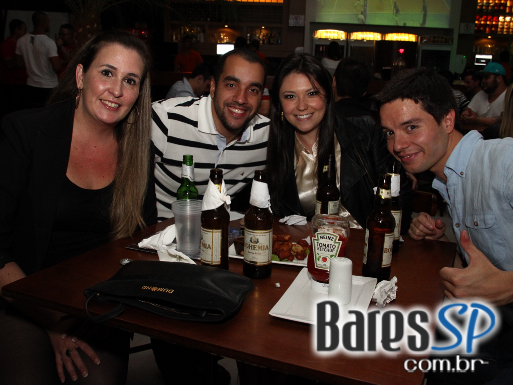 Sertanejo Universitário e samba agitaram a noite de sexta-feira no Bar Fidelis Sertanejo Universitário e samba agitaram a noite de sexta-feira no Bar Fidelis