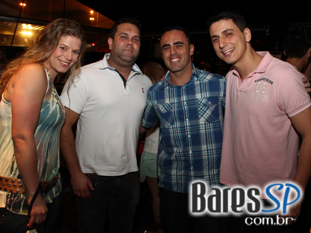 Sertanejo Universitário e samba agitaram a noite de sexta-feira no Bar Fidelis Sertanejo Universitário e samba agitaram a noite de sexta-feira no Bar Fidelis