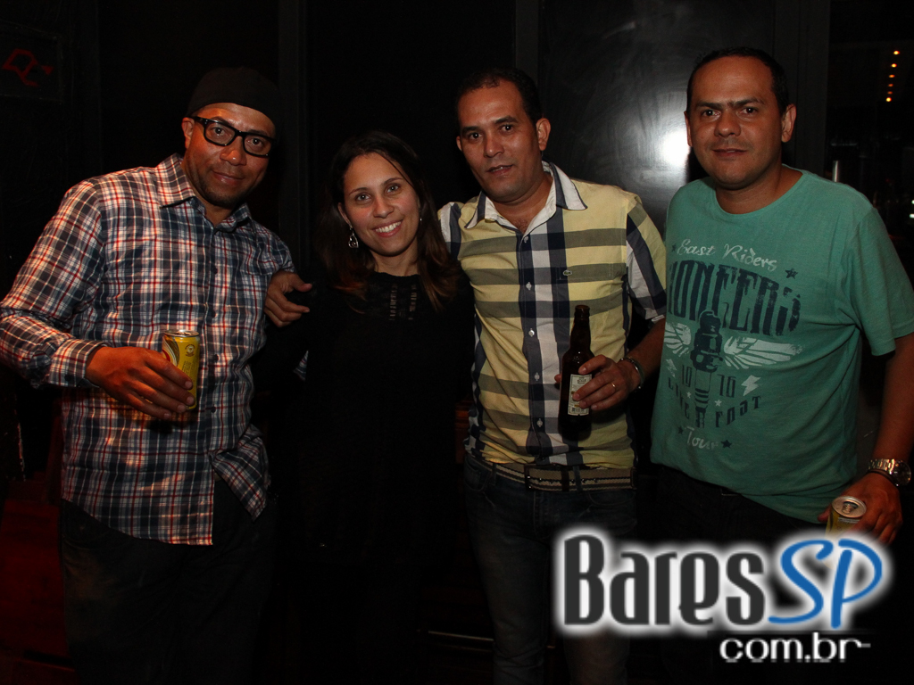 Sertanejo Universitário e samba agitaram a noite de sexta-feira no Bar Fidelis Sertanejo Universitário e samba agitaram a noite de sexta-feira no Bar Fidelis