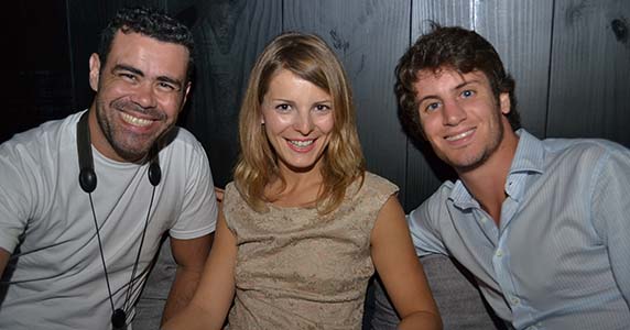 Happy hour animado com muita música e cardápio variado no Bar.