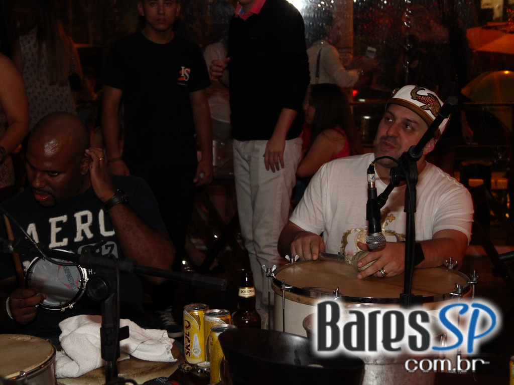 Samba da Vila com grupos convidados no Bar Fidelis Samba da Vila com grupos convidados no Bar Fidelis