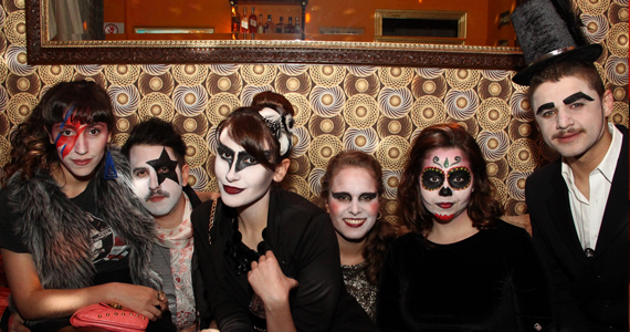 Casa 92 recebeu Festa a Fantasia que embalou a noite de quinta-feira