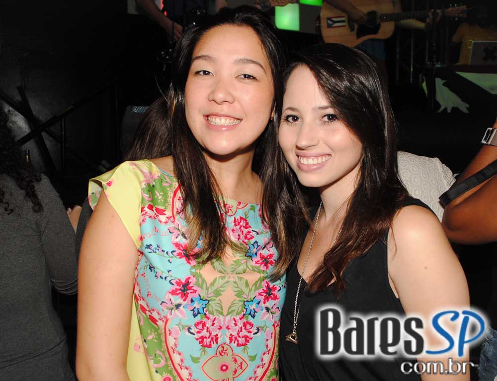 Mat Mchugh se apresentou no Na Mata Café na segunda Mat Mchugh se apresentou no Na Mata Café na segunda