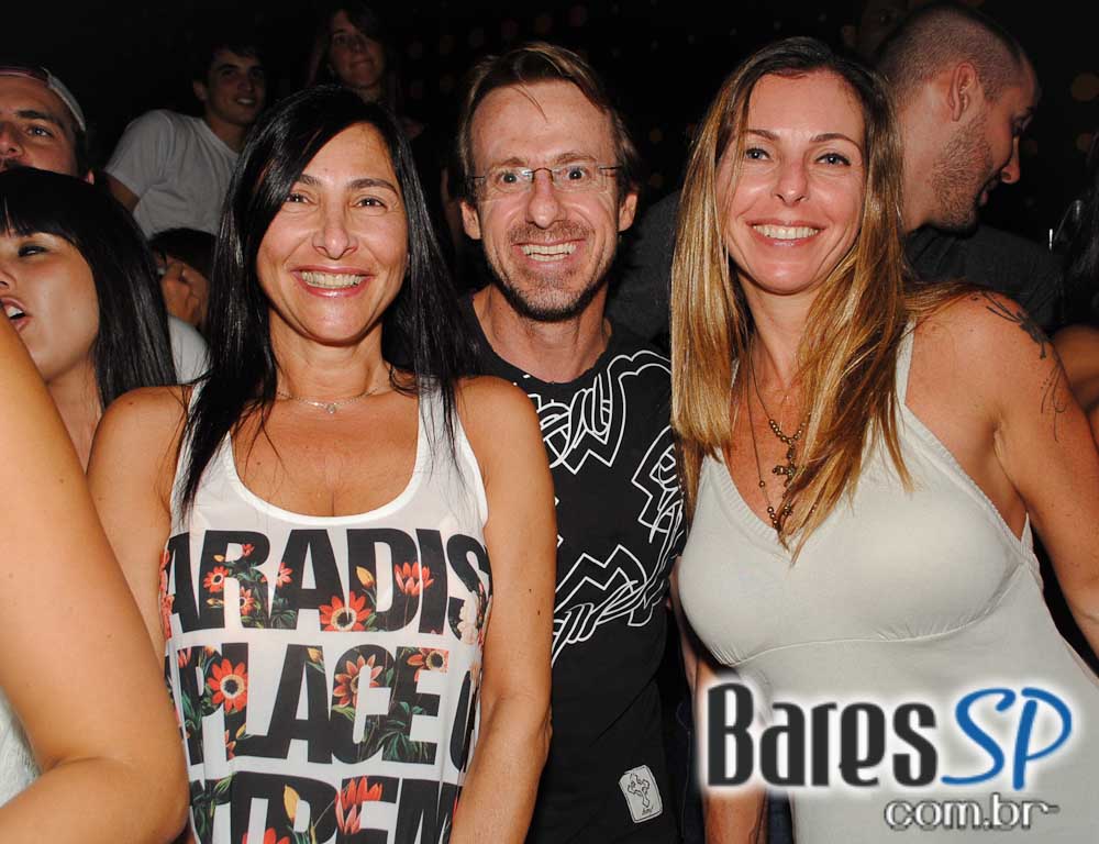 Mat Mchugh se apresentou no Na Mata Café na segunda Mat Mchugh se apresentou no Na Mata Café na segunda