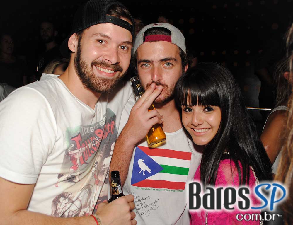 Mat Mchugh se apresentou no Na Mata Café na segunda Mat Mchugh se apresentou no Na Mata Café na segunda