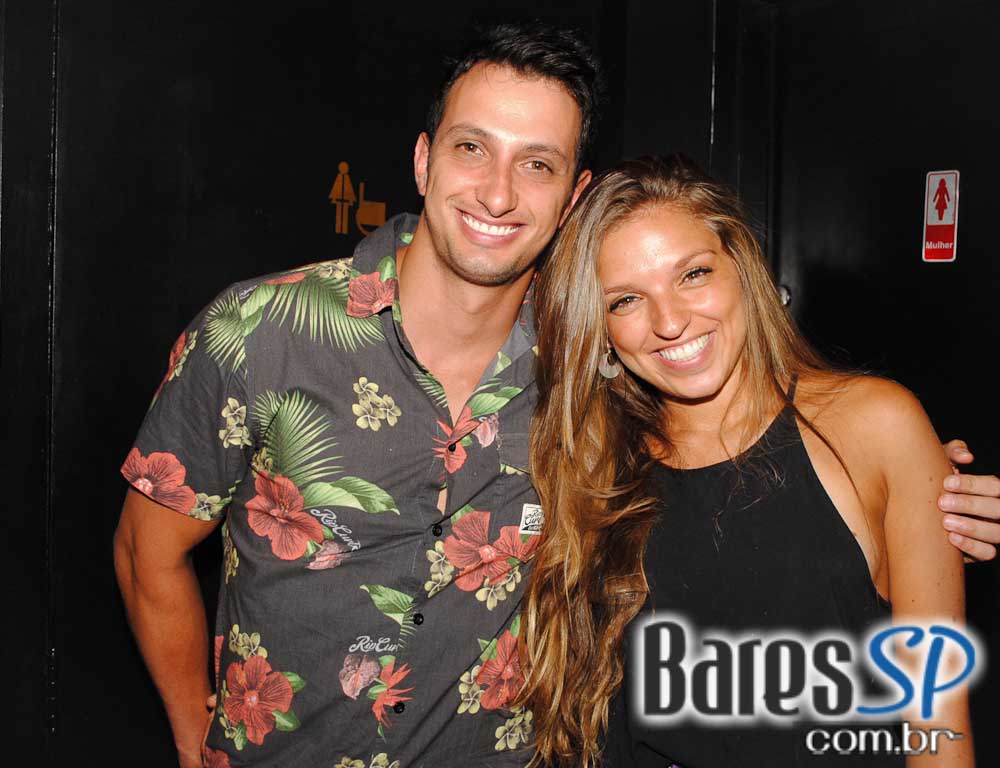 Mat Mchugh se apresentou no Na Mata Café na segunda Mat Mchugh se apresentou no Na Mata Café na segunda