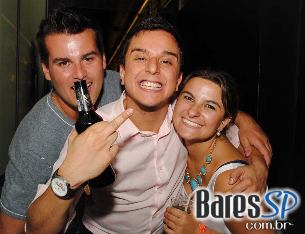 Mat Mchugh se apresentou no Na Mata Café na segunda Mat Mchugh se apresentou no Na Mata Café na segunda