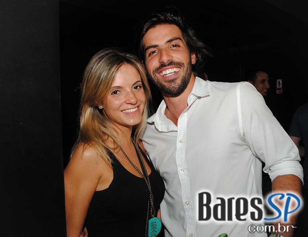 Mat Mchugh se apresentou no Na Mata Café na segunda Mat Mchugh se apresentou no Na Mata Café na segunda