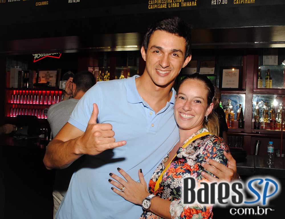 Mat Mchugh se apresentou no Na Mata Café na segunda Mat Mchugh se apresentou no Na Mata Café na segunda