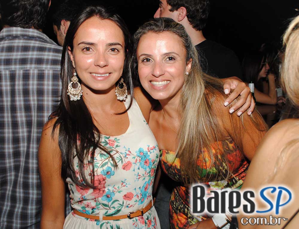 Mat Mchugh se apresentou no Na Mata Café na segunda Mat Mchugh se apresentou no Na Mata Café na segunda