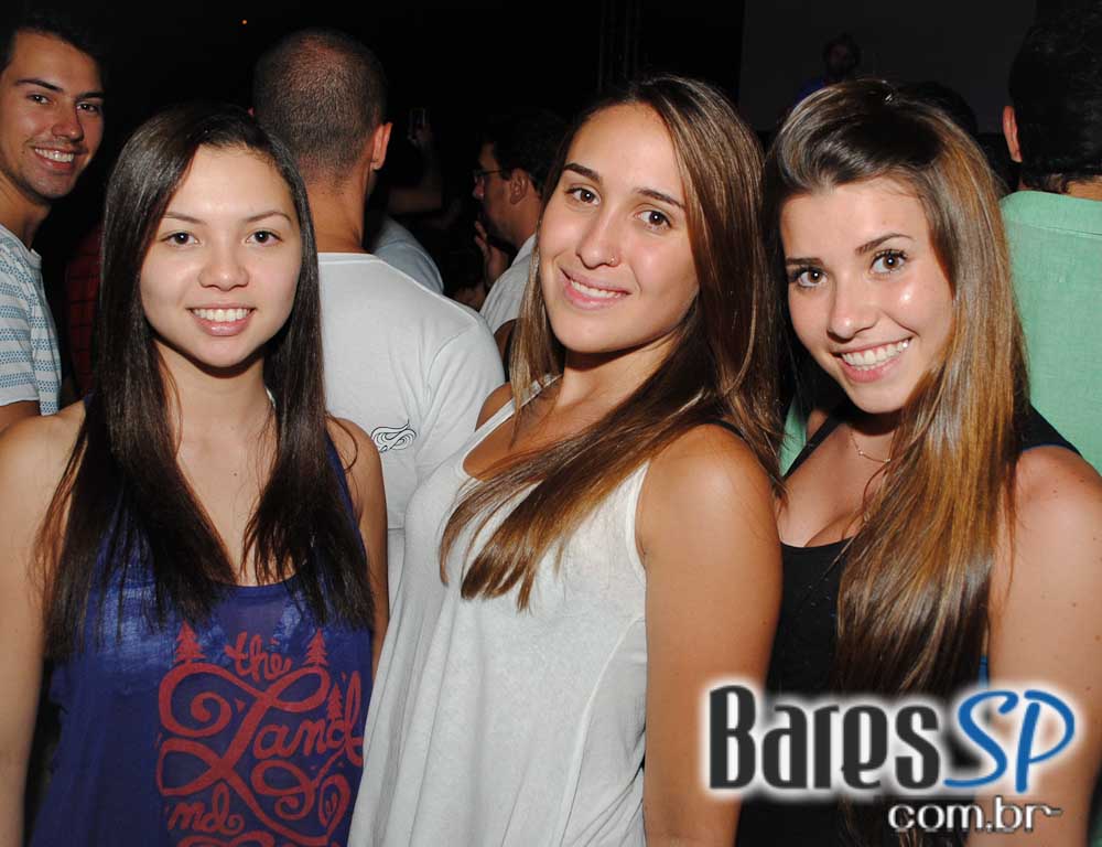 Mat Mchugh se apresentou no Na Mata Café na segunda Mat Mchugh se apresentou no Na Mata Café na segunda