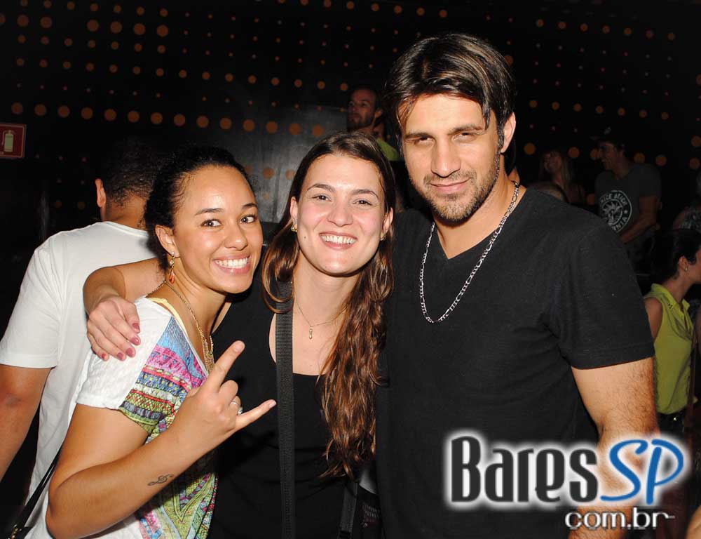 Mat Mchugh se apresentou no Na Mata Café na segunda Mat Mchugh se apresentou no Na Mata Café na segunda