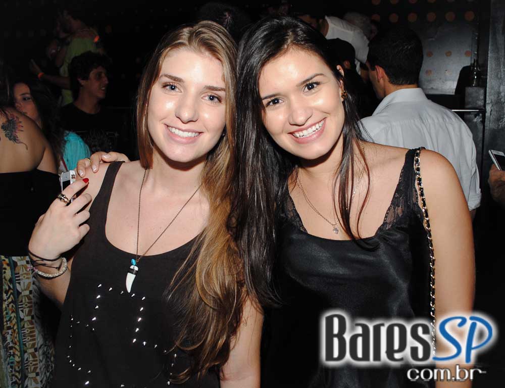 Mat Mchugh se apresentou no Na Mata Café na segunda Mat Mchugh se apresentou no Na Mata Café na segunda