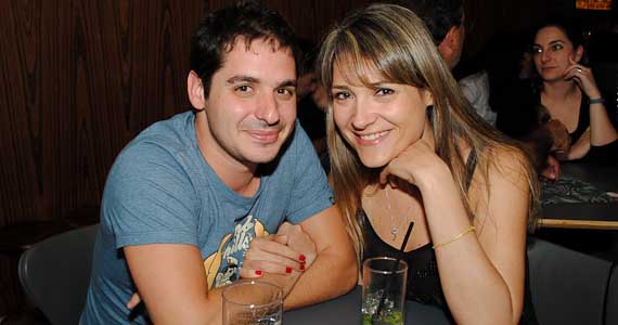 Karina Zeviani subiu ao palco do Riviera Bar e agitou a noite de quinta-feira 