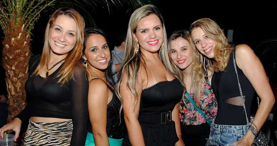 Muito samba e sertanejo agitaram a noite de sábado do Bar Fidelis