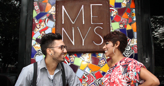 Projeto Més com os DJs Johnny Cruz, Paulo Pires e Gui Pozzani agitou o domingo do Menys Bar