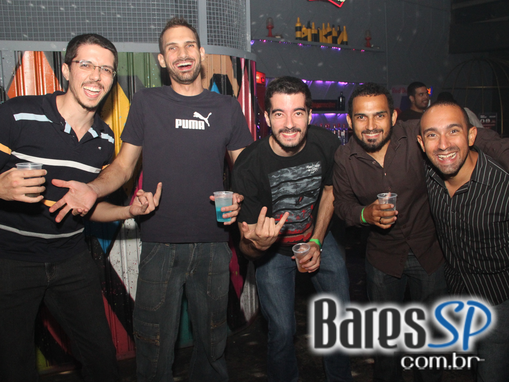 Projeto Fuck Rehab com DJs convidados agitaram a pista do Beco 203 Projeto Fuck Rehab com DJs convidados agitaram a pista do Beco 203