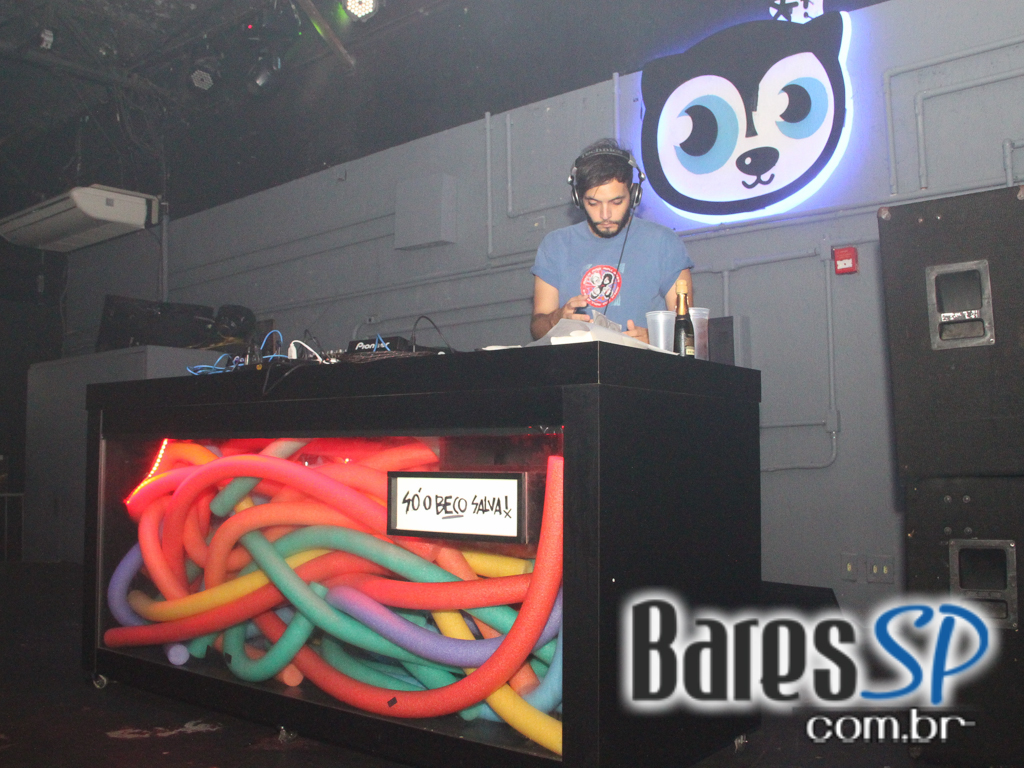 Projeto Fuck Rehab com DJs convidados agitaram a pista do Beco 203 Projeto Fuck Rehab com DJs convidados agitaram a pista do Beco 203