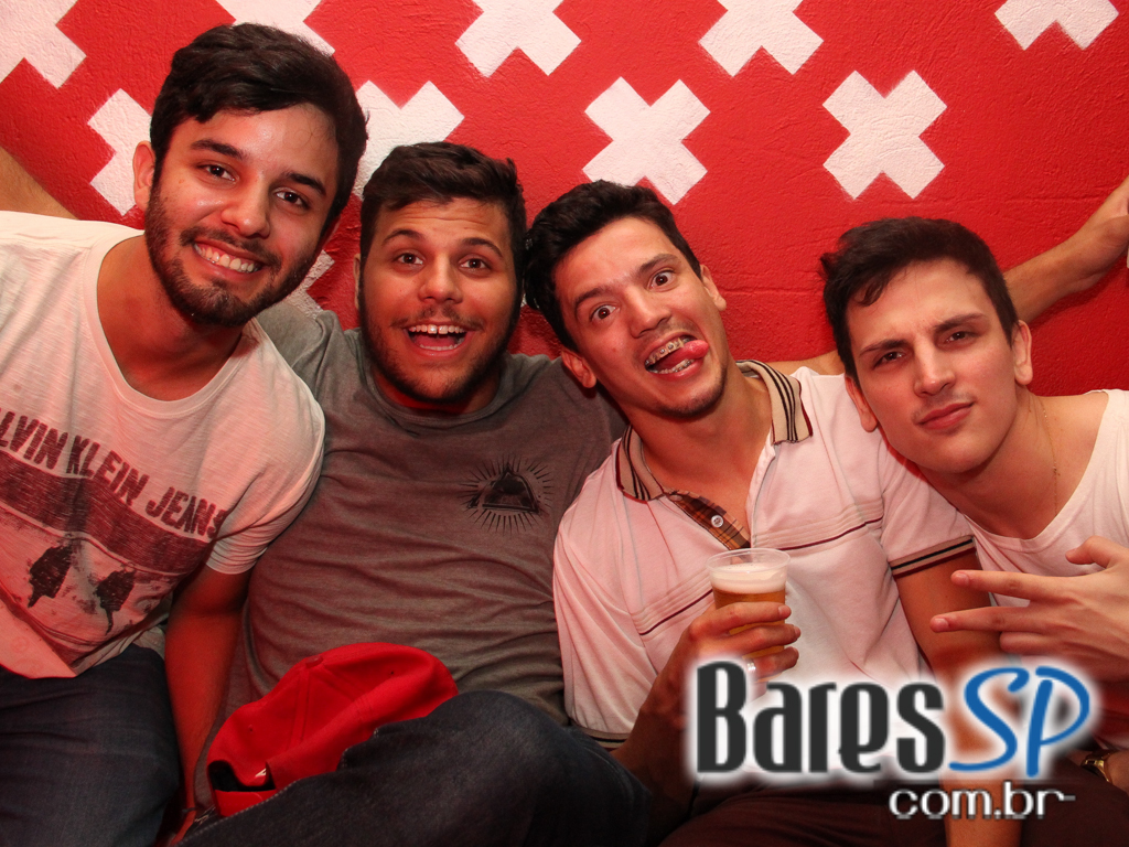 Projeto Fuck Rehab com DJs convidados agitaram a pista do Beco 203 Projeto Fuck Rehab com DJs convidados agitaram a pista do Beco 203