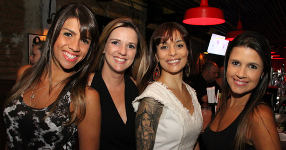 Banda Insônica embalou a noite de sexta-feira do St. George's Pub