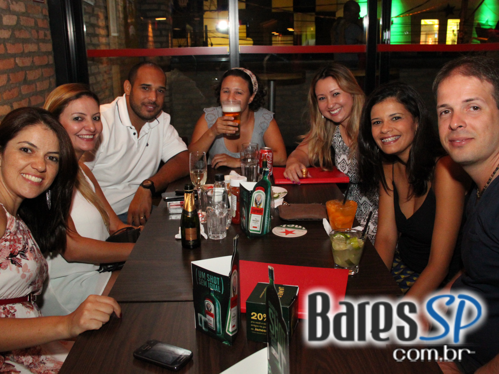 Banda Insônica embalou a noite de sexta-feira do St. George's Pub Banda Insônica embalou a noite de sexta-feira do St. George's Pub