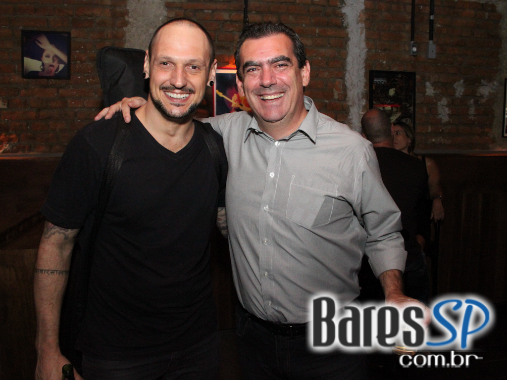 Banda Insônica embalou a noite de sexta-feira do St. George's Pub Banda Insônica embalou a noite de sexta-feira do St. George's Pub