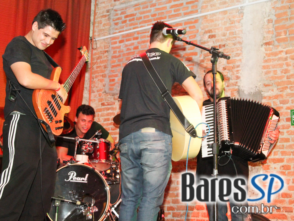 A Lanterna embalou a noite de sexta-feira ao som de sertanejo e pagode A Lanterna embalou a noite de sexta-feira ao som de sertanejo e pagode