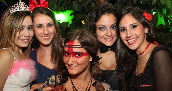 Vila Moema apresentou ambiente descontraído com DJs residentes