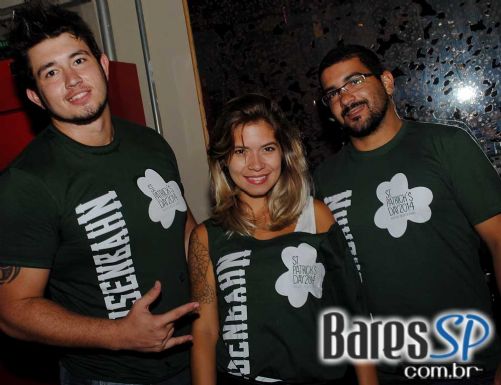 Sábado o Ozzie Pub recebeu o show da banda Mr. Burns no St. Patrick's Day - St. Patrick Week