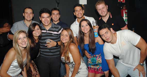 Bar Camará embalou a noite ao som de setanejo e pop rock