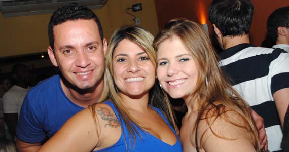 Apresentações de Dudu Araújo, Marcelo Santana e DJ Negrathia no Bar Camará