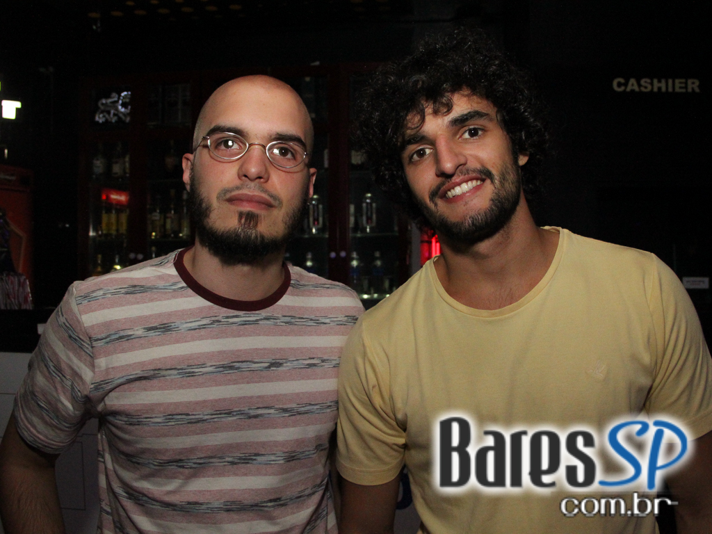 Banda Honra e outras bandas de rock no palco do Na Mata Café Banda Honra e outras bandas de rock no palco do Na Mata Café