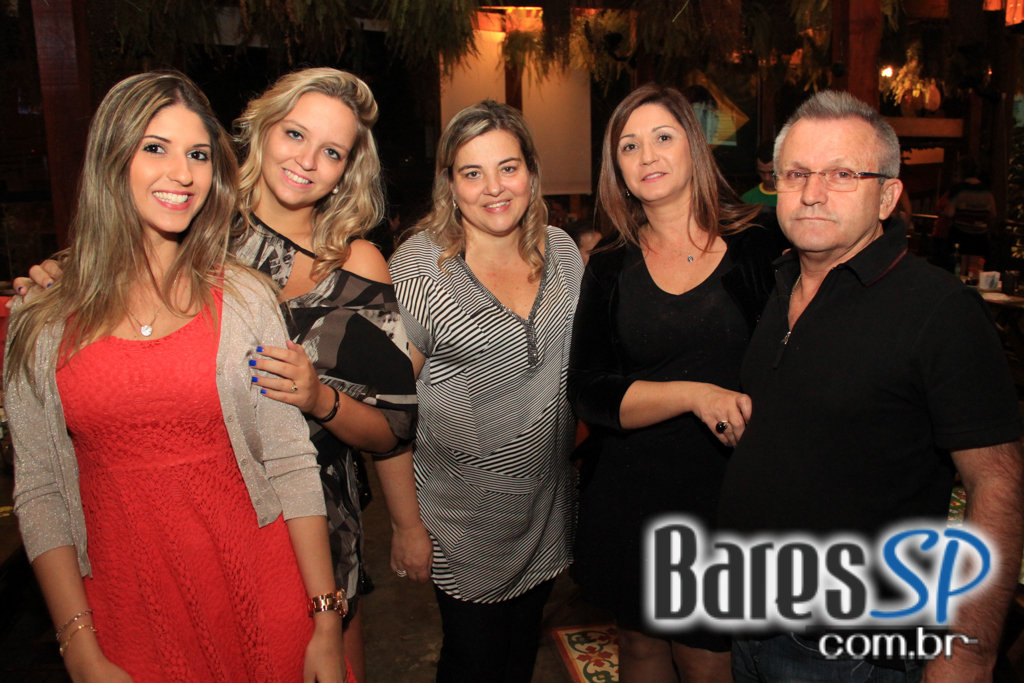 Quintal do Espeto Lapa recebeu o projeto Samba de Raíz com o grupo Samba do Babé no sábado