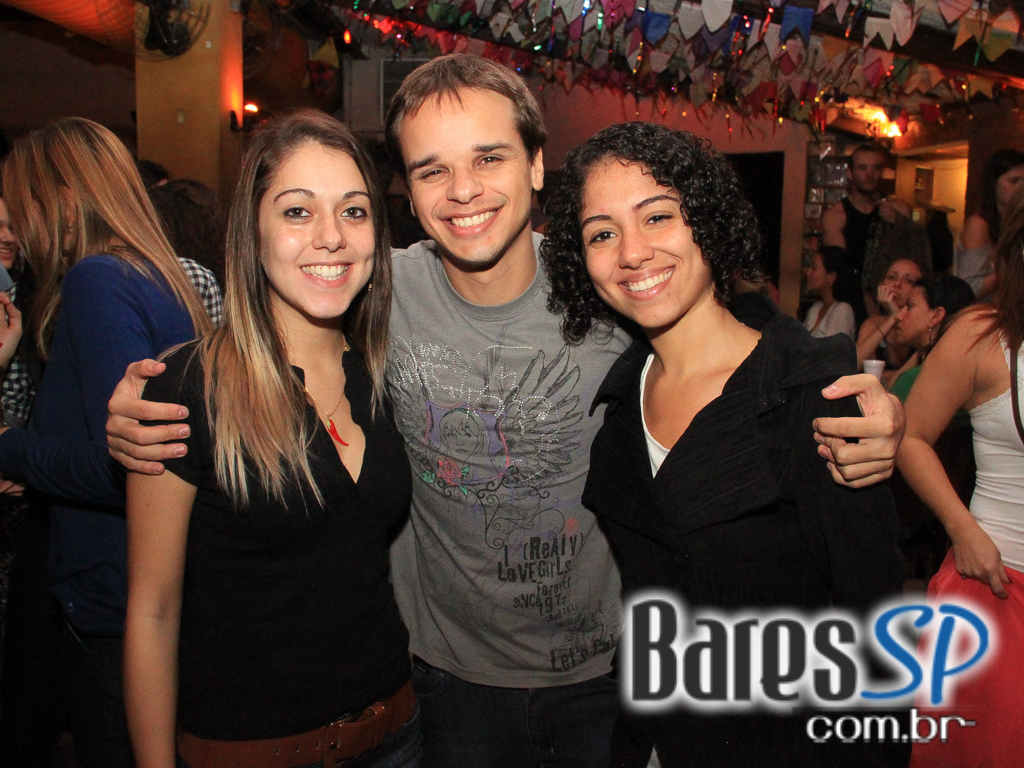 Canto da Ema recebeu os agitos do grupo Ó do Forró neste domingo Canto da Ema recebeu os agitos do grupo Ó do Forró neste domingo