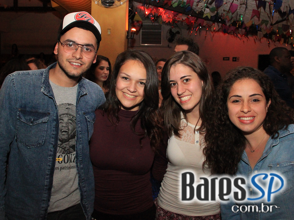 Canto da Ema recebeu os agitos do grupo Ó do Forró neste domingo Canto da Ema recebeu os agitos do grupo Ó do Forró neste domingo